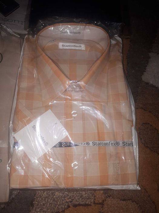 Camasi marimea 42 (41-42) L maneca scurta noi in ambalaj.