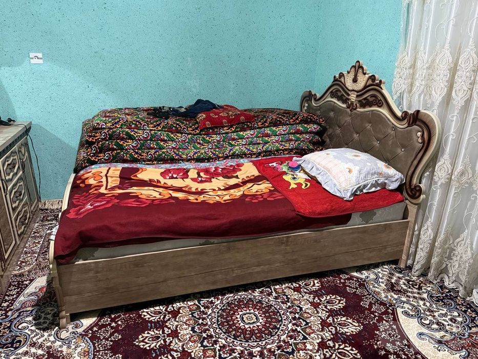 Двух спальни комплект сотилади