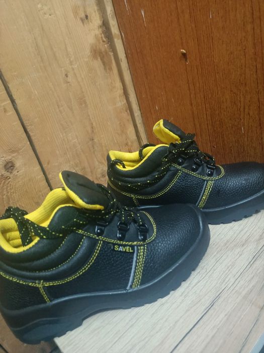 Рабочие ботинки в хорошем состоянии