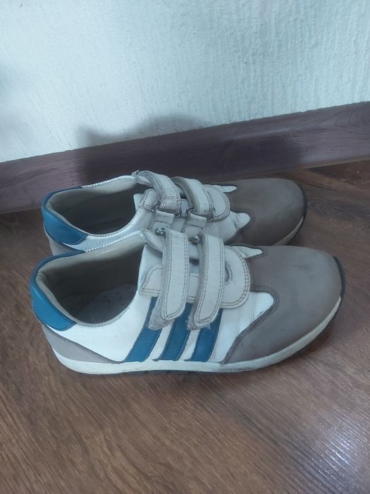 Кожаные кроссовки 34р