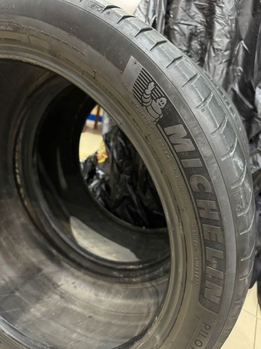 Продам резину 275/40 r21