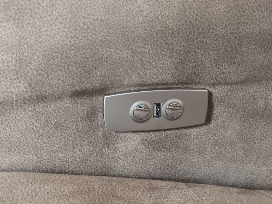 Ъглов алкантара диван с Ел. релакс механизъм УСБ портове и тъч лампа.