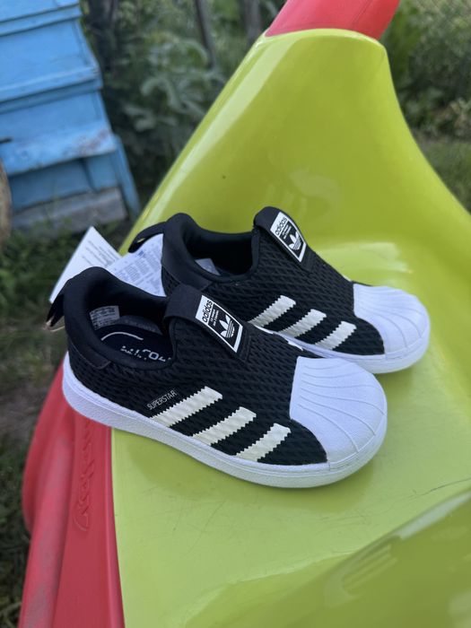Чисто нови маратонки adidas