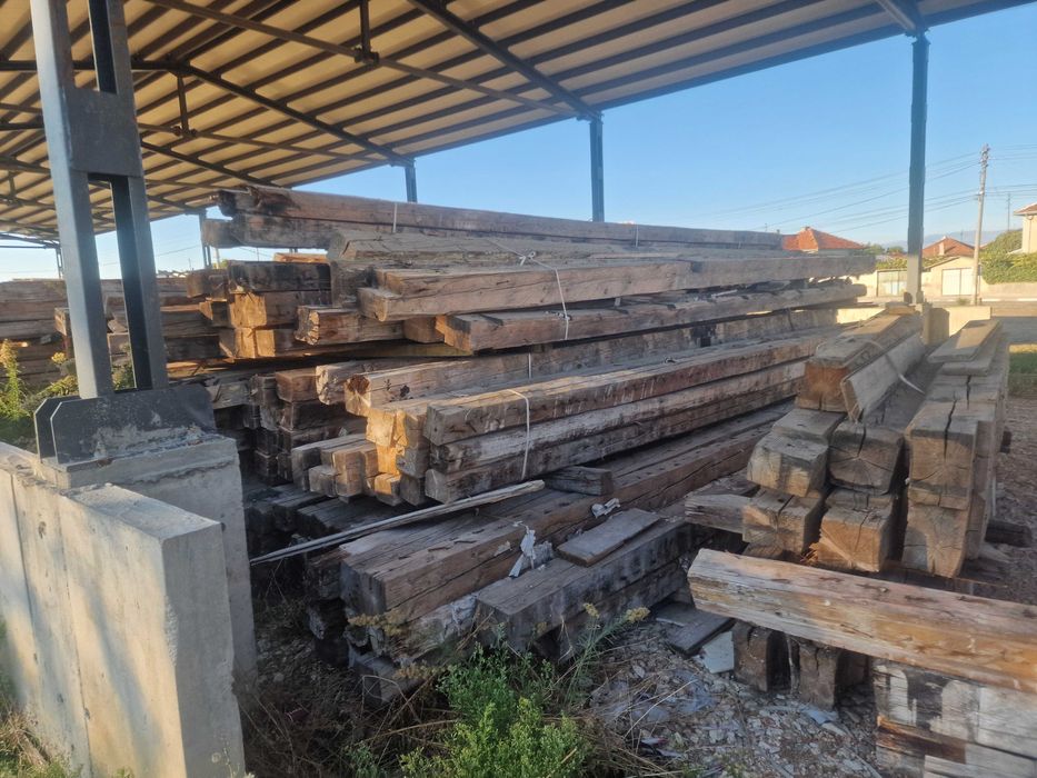 7 метра греди за продажба- 100 годишни. Стари дървени греди.