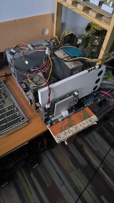 Server 2 procesoare Fujitsu Siemens r640+placi 3d pentru tomografie