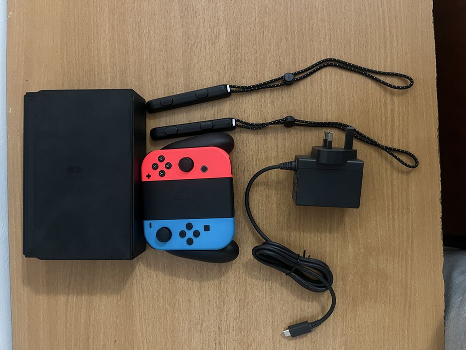 Продам Nintendo Switch OLED