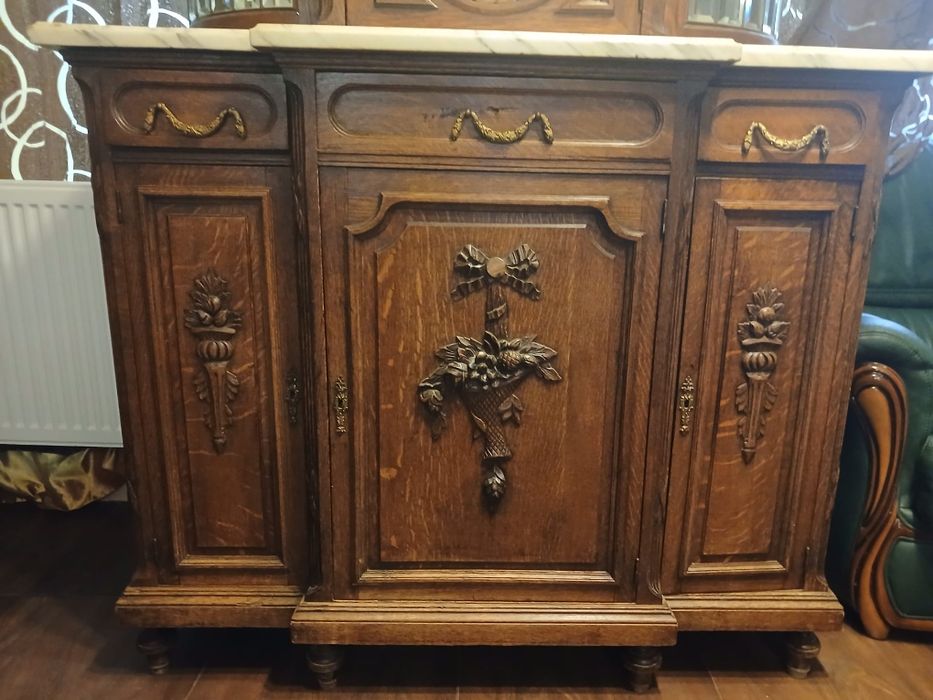 Dulap-vitrină  deosebit