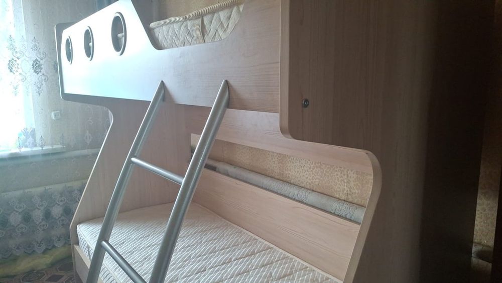 Продам двухъярусную кровать