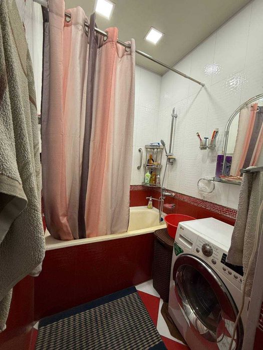 Продается квартира в Яшнабадском районе Автасозлар 2-х комнатная 50м2