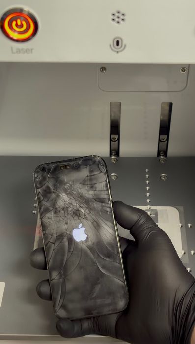 Înlocuire Sticlă iPhone cu Laser