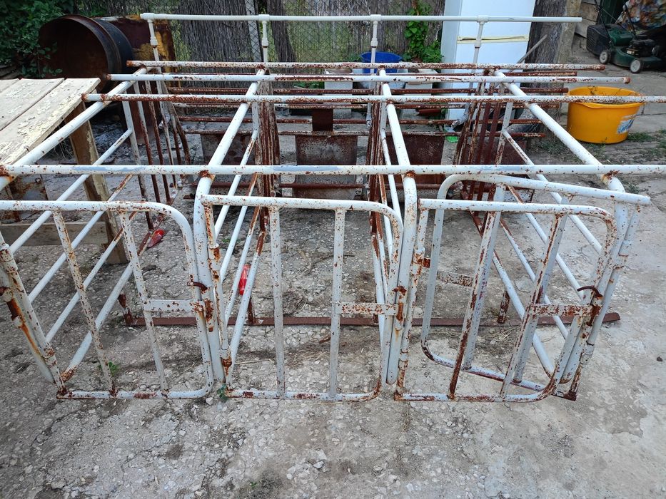 4 броя Боксове за Свине