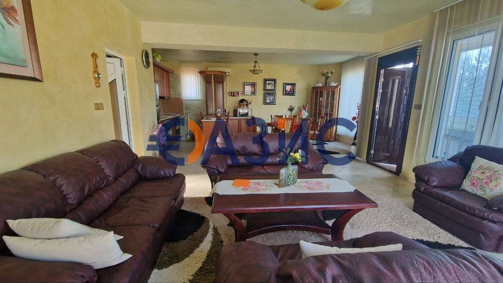 Къща 173 кв. м. на парцел 757 кв. м., в с. близнаци, Общ. Аврен,