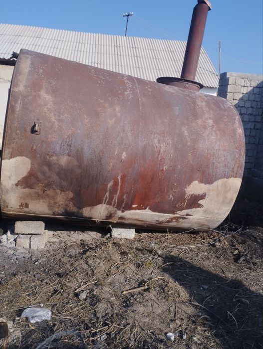 2 ta bochka butun holati yaxshi (yogoch komir tayyorlashga tayyor)