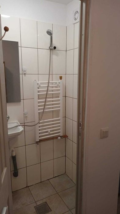 Vand camera cu baie si centrala proprie in Astra