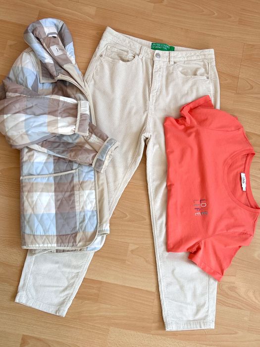 Benetton светли джинси с висока талия 28/29 номер  и коралова тениска