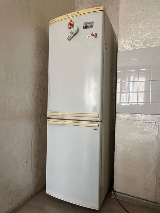 Холодильник Samsung