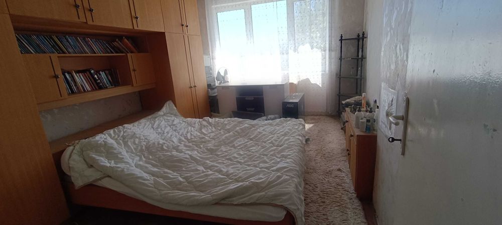 Продавам 4 стаен апартамент в идеален център.