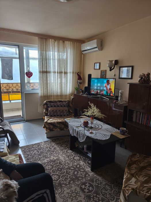 Продавам 4 стаен апартамент