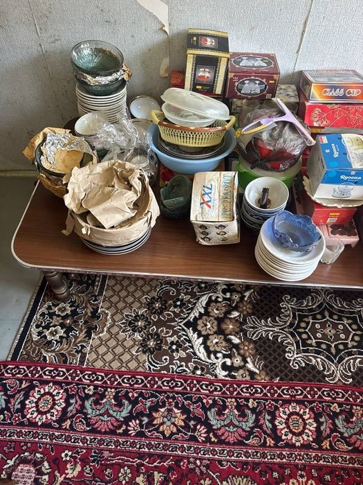 Idish tovoqlar kosalar osh hona uchun buyumlar sotiladi