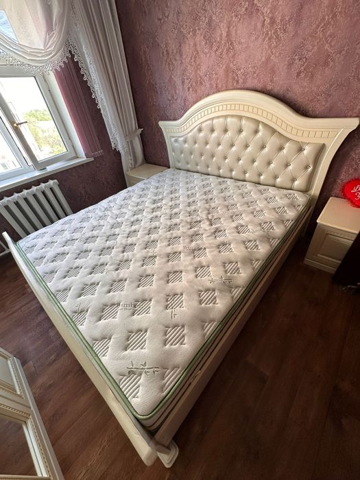 Продам кровать с матрасом