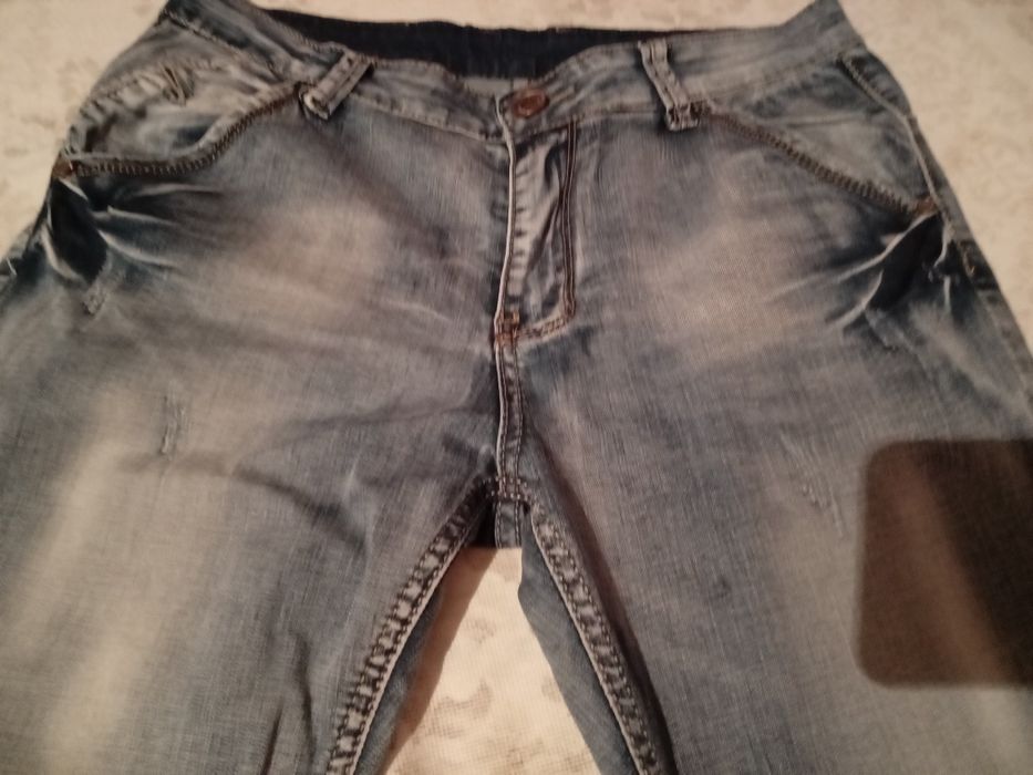 Продам женские джинсы 46