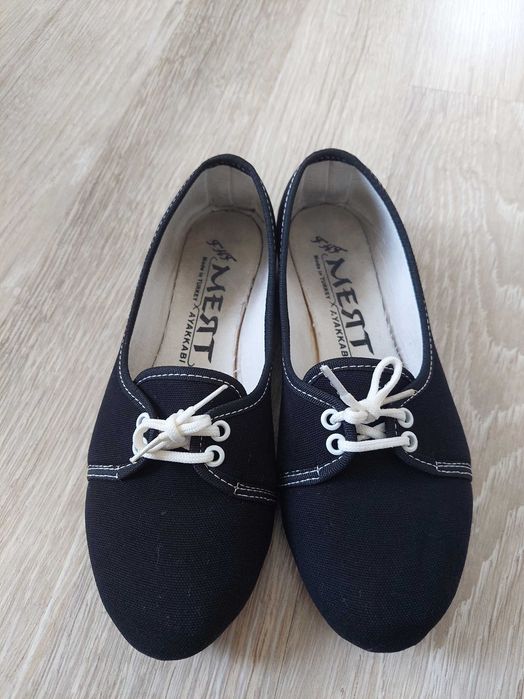 Ниски равни обувки