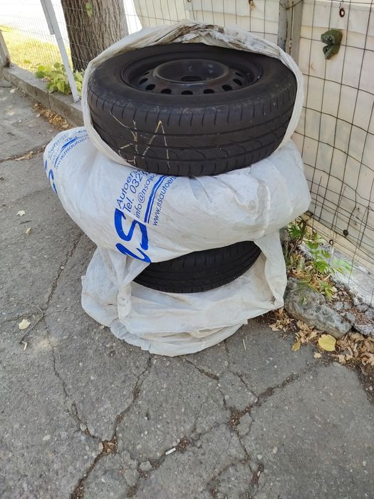 Продавам  метални джанти с гуми 195/65/15
