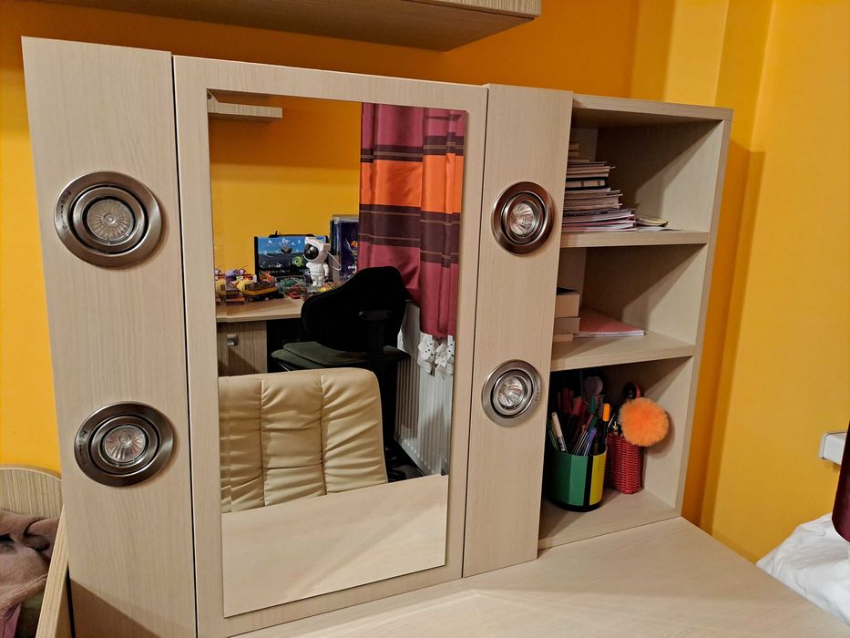 Vand dulap cu oglinda si leduri