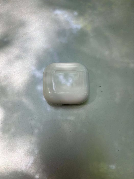 Apple AirPods 4 с активно шумопотискане (ANC)