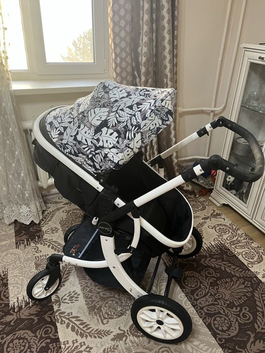 Продам коляску лежать и сидеть