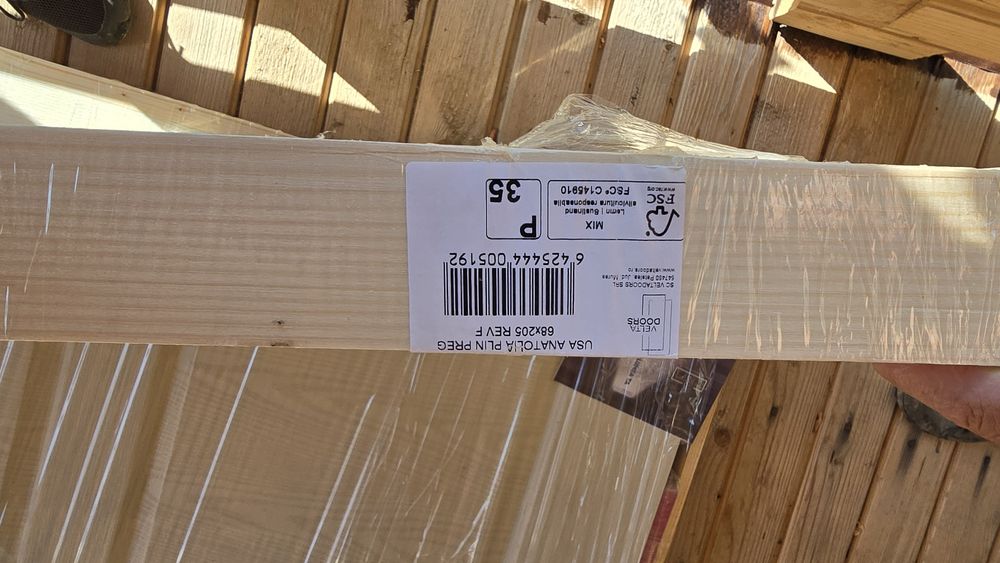 Usi de interior noi