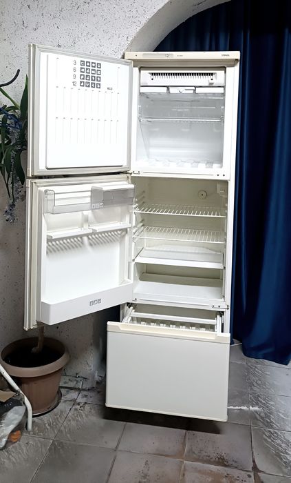 Продам трёх камерный холодильник