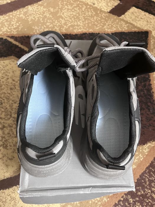 Новые крассовки 42 размера