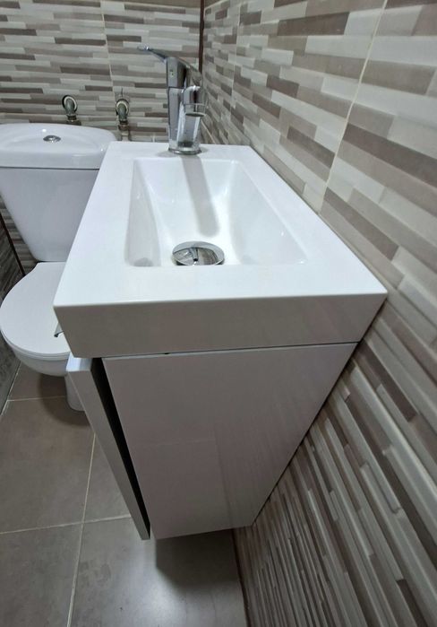 lavoar și mască suspendată