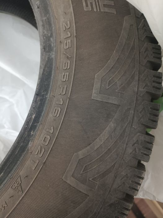 Продам зимнюю резину, шипы