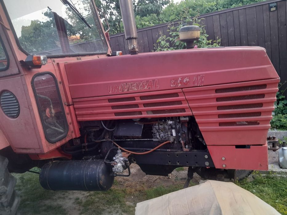 Tractor U650 M Rosu