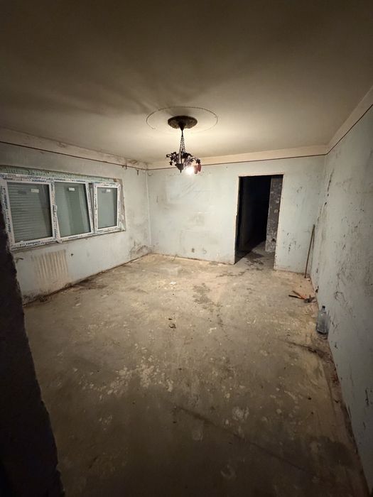 Vand apartament 2 camere, confectii