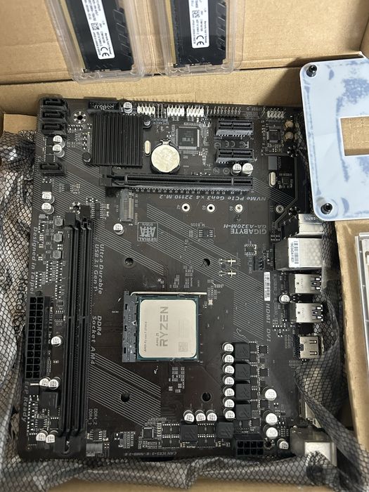 Kit Ryzen 7 2700x si placa de baza cu memorii la cerere