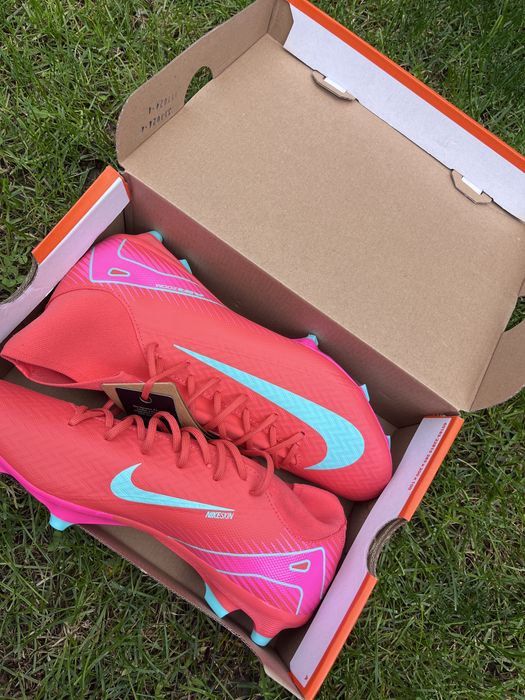 Adidasi Nike crampoane