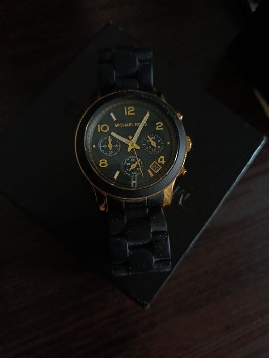 Часы продаётся срочно!