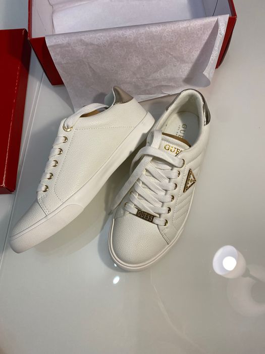 Пролетно Намаление  обувки на  Guess