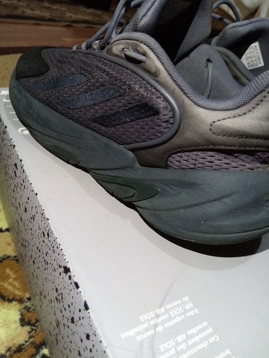 Adidas ozelia,purtați
