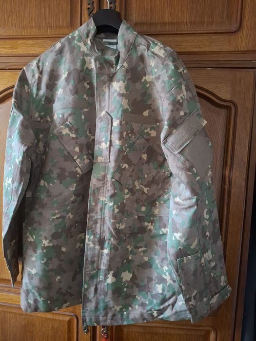 Costum combat forțele terestre