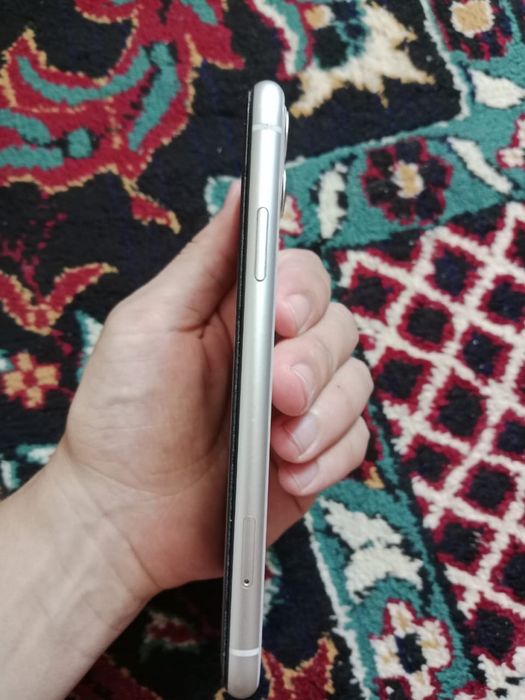 iPhone 11 белый свет