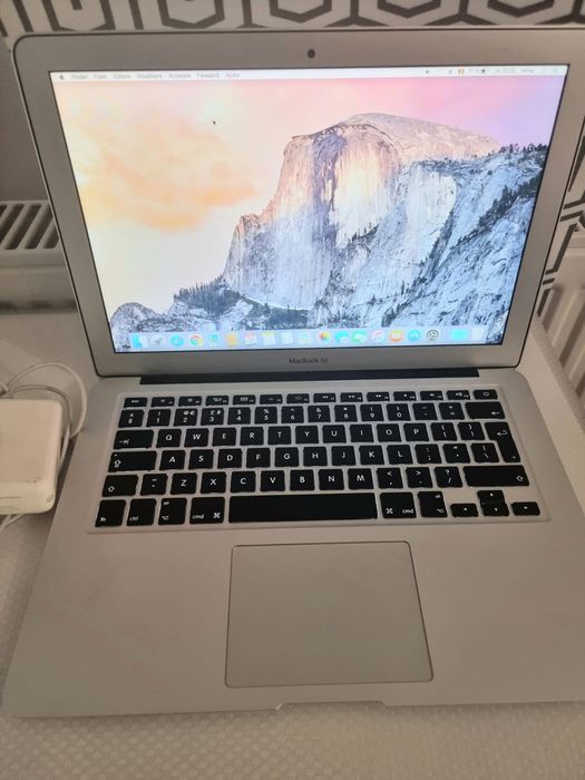 MacBook AIR (13-Inch, EARLY 2015)