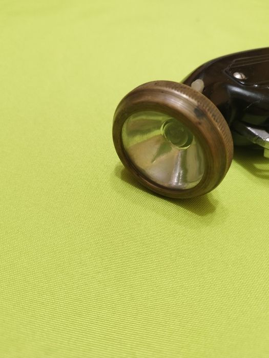 Продавам стар фенер