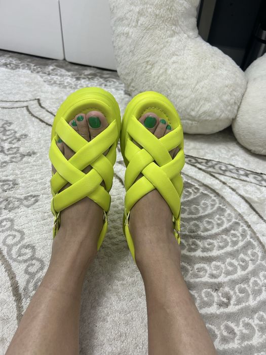 Продам стильные сандали