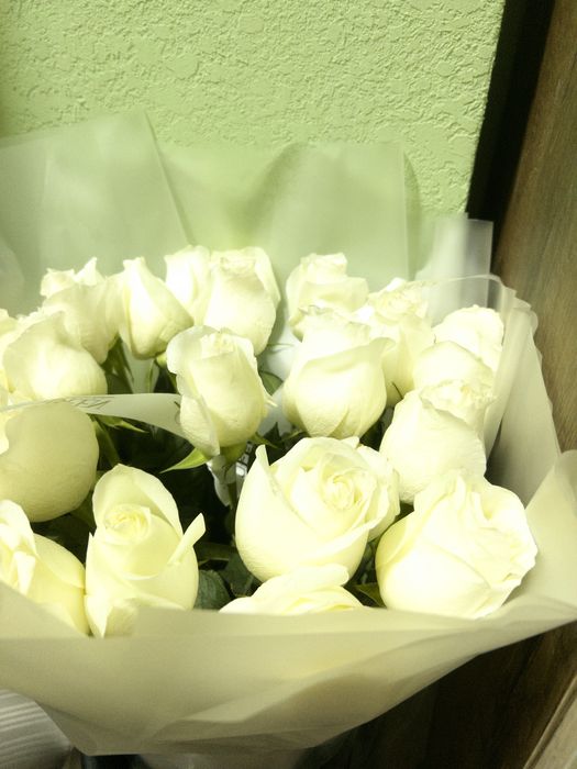 25 штук белые розы