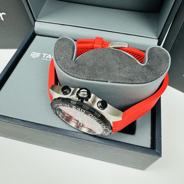 Часовник TAG Heuer Formula 1 Chronograph CAZ101AM