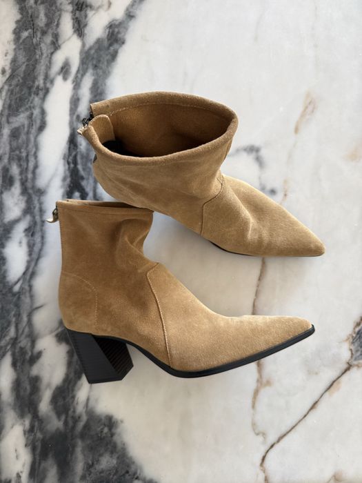 Боти от естествен велур на Zara